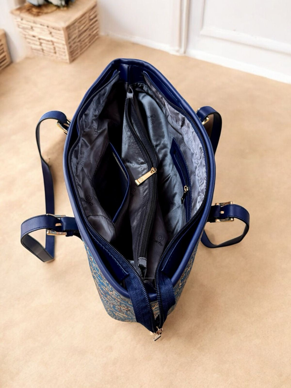 Catchy tote bag Printed fabric design - gold floral paisley