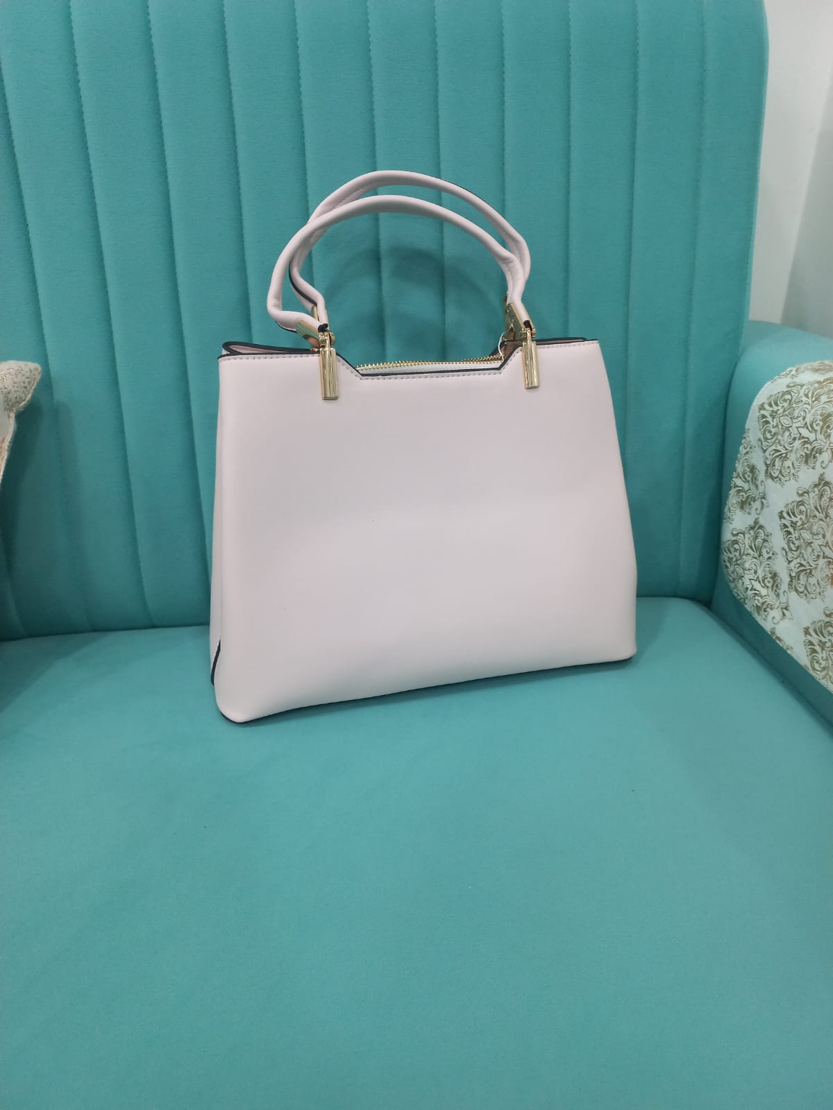 Classy white color handbag