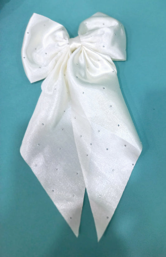 White Colored Bow Hairclip